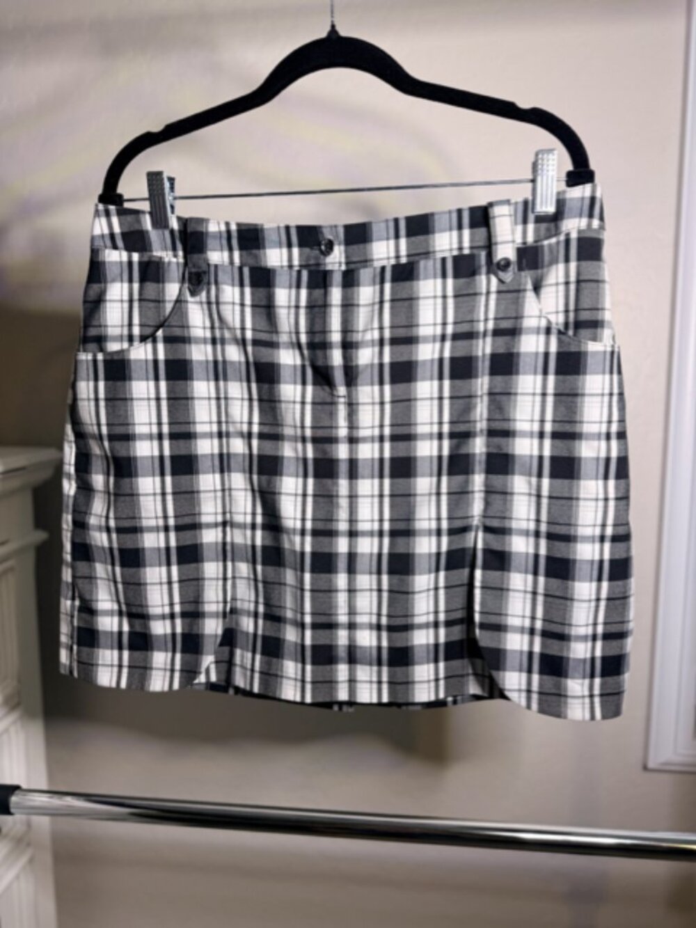 IZOD Golf Plaid Athletic Skort, Size 10 - Picture 3 of 8